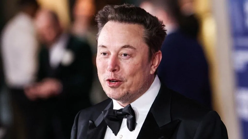 Alex Gibney szerint Elon Musk mellett háttérbe szorulnak a Tesla és a SpaceX mérnökei. Az Oscar-díjas rendező a milliárdosról forgatott dokumentumfilmet.