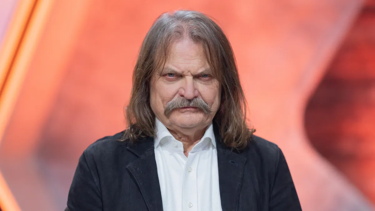 Jogi úton követelik vissza a 320 milliós előleget Leslie Mandoki cégétől, miután a tervezett koncert elmaradt, elszámolható teljesítés pedig nem történt.