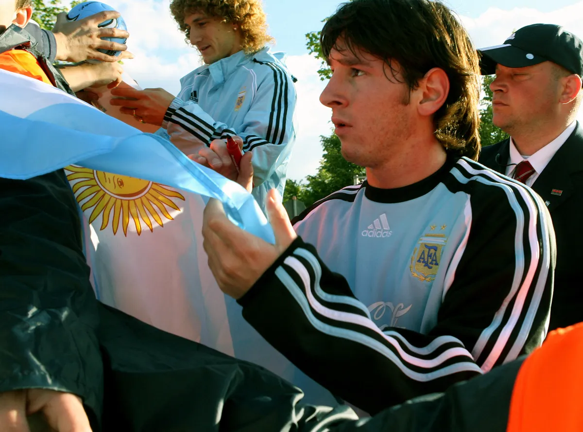Messi első góljára az argentin felnőttválogatottban 2006. március 1-jéig kellett várni, amikor Horvátország ellen talált a kapuba
