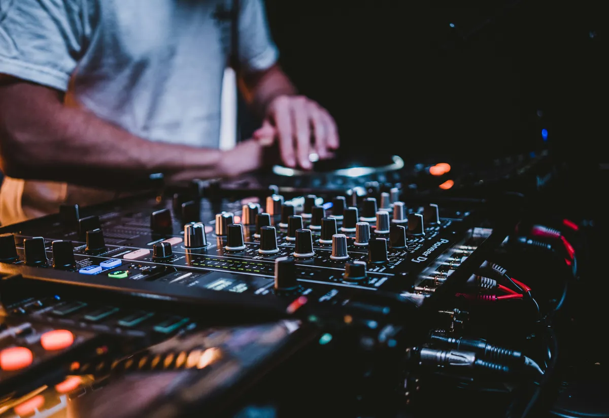 Guinness-világrekord, Eddy Palermo, DJ, DJ-zés, ultramaraton, futás, BPMATHON, Miami, The Underline, rekordkísérlet Eddy Palermo nyolc órán keresztül futott és zenélt a világrekord felállítása során