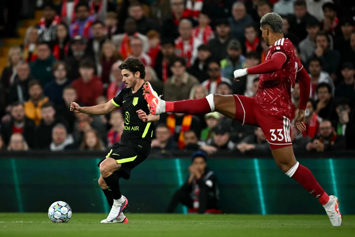 Ronald Araújo jelenheti a megoldást a Liverpool jobbhátvéd problémáira