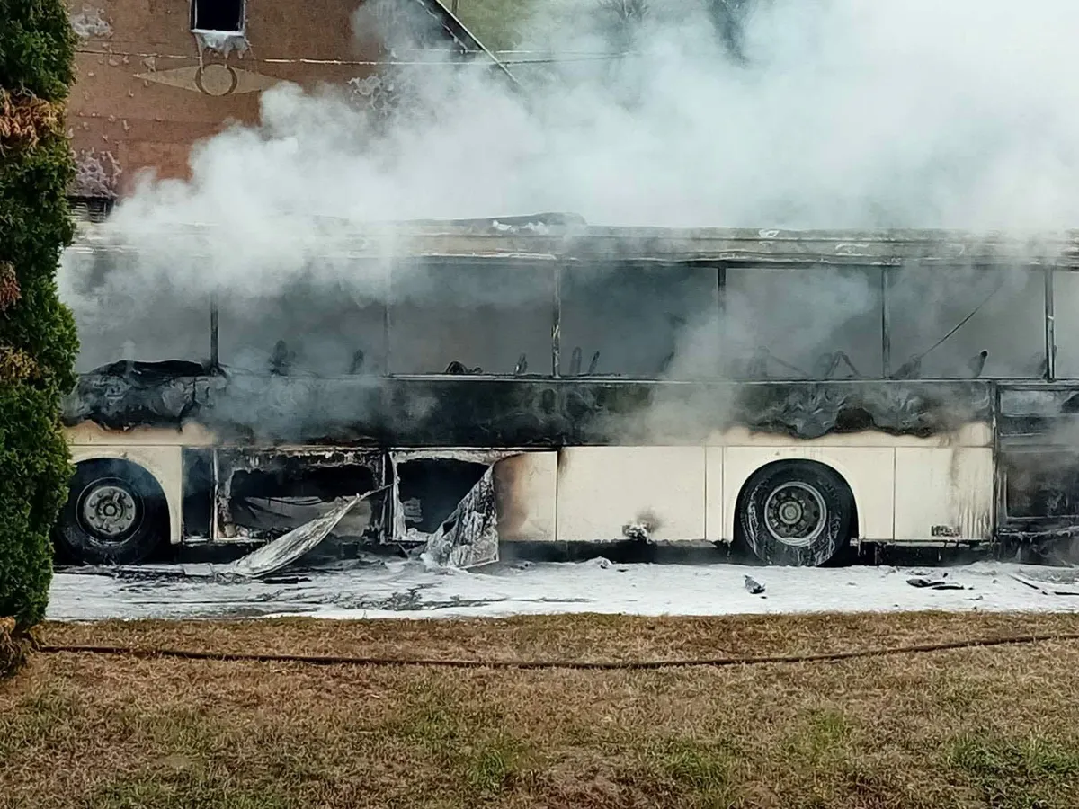 Menetrend szerinti busz gyulladt ki Nagyvejkén.