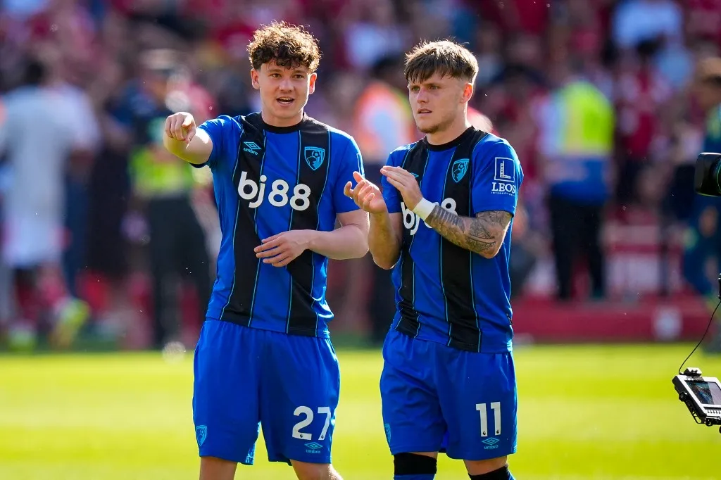 Alex Toth and Ben Gannon-Doak of Bournemouth applaud the fans after the final whistle during the Premier League match between Nottingham Forest and Bournemouth at City Ground in Nottingham, United Kingdom, on May 24, 2026. (Photo by Maynard Manyowa/News Images/NurPhoto) (Photo by News Images / NurPhoto via AFP)