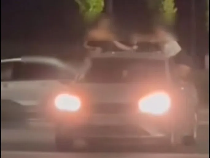 autó, Nagykanizsa Aréna, parkoló, fiatalok, életveszély