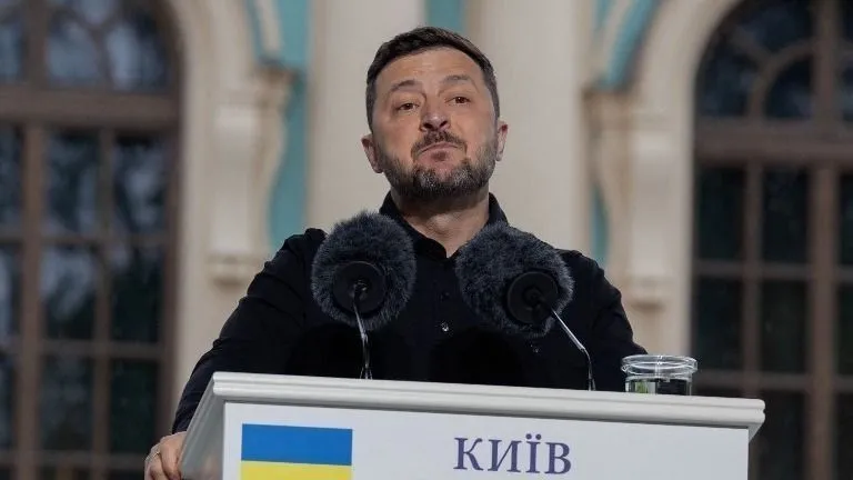 Egy újságíró többször megkérdezte Volodimir Zelenszkijt, mikor utazik Moszkvába. Az ukrán elnök végül rakétát emlegetve válaszolt.