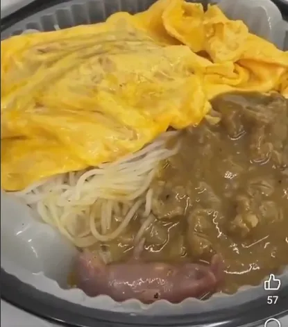 Élő, újszülött patkányt talált ételében egy nő egy étteremben