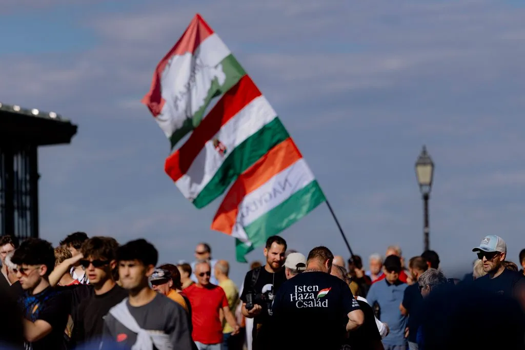 Elkezdődött a KözTér „Ne féljetek! 2.0” kormányellenes tüntetése a Kossuth téren (Fotó: Polyák Attila)