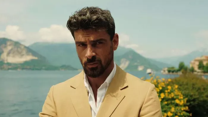 „Hogy kap még mindig szerepeket?” – Kegyetlenül szétszedik a kommentelők a Netflix szépfiúját