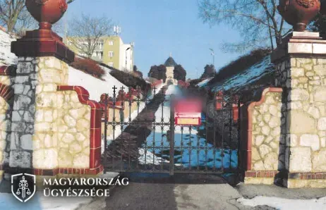 Áramot vezetett a Zsolnay-mauzóleum kapujába, tizenkét év fegyházat