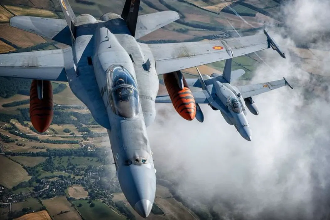 Az F–18-as vadászgépek a román–ukrán határ közelében észlelt légi célpontok miatt emelkedtek a levegőbe