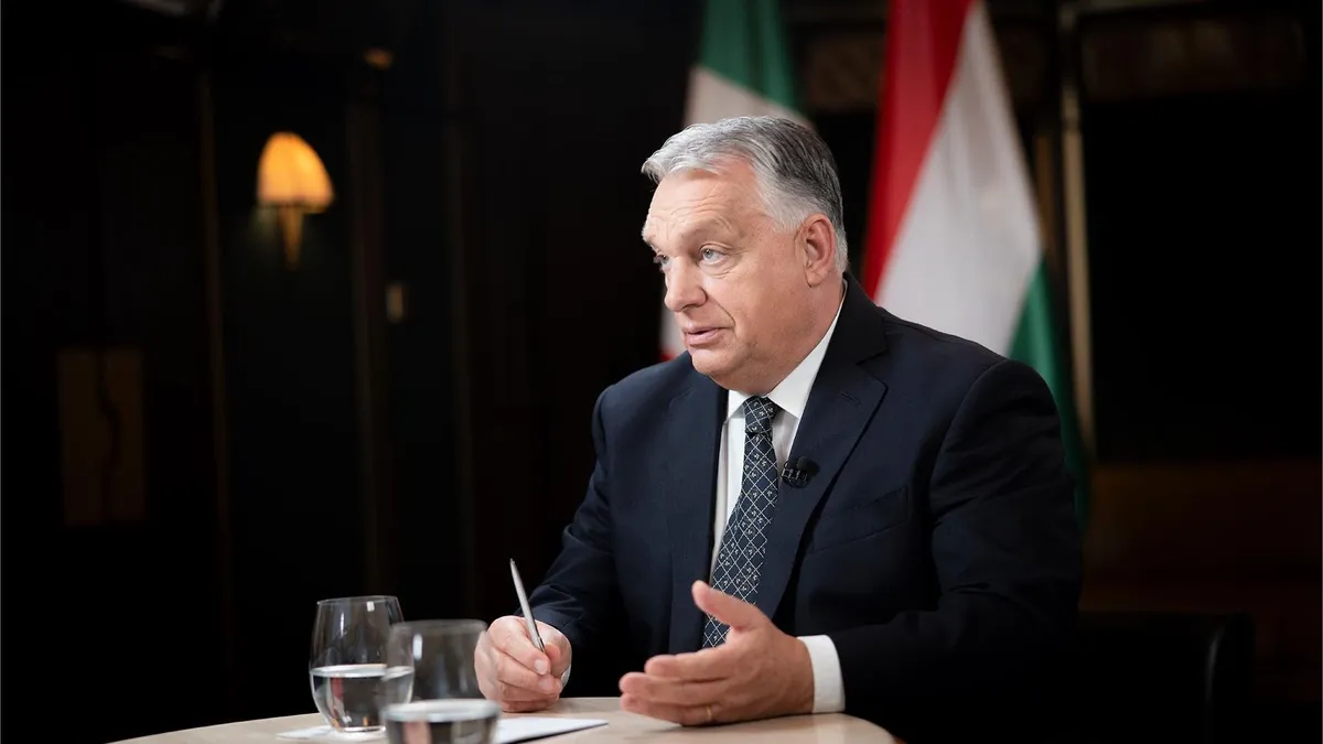 Orbán Viktor újságírói kérdésre arról beszélt Kötcsén, mennybe kerülne ma az üzemanyagár Magyarországon, ha még mindig ő lenne a kormányfő (Forrás: Facebook)