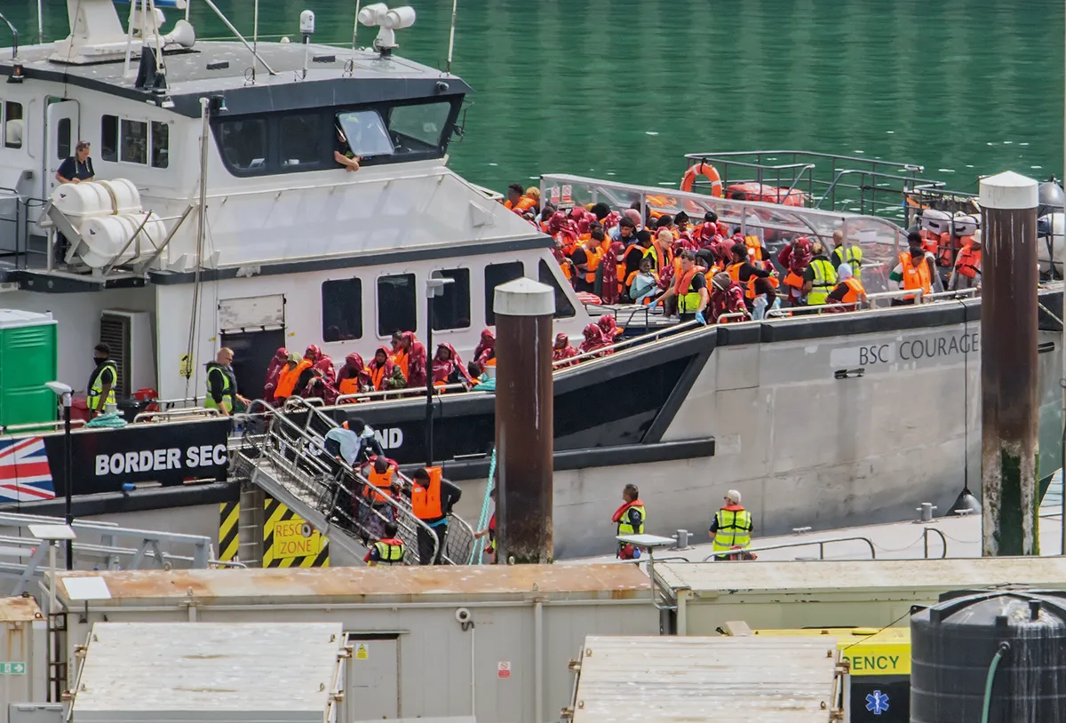 A doveri kikötő forgalma megbénult, a tüntetők feltehetően a migráció ellen tiltakoztak, a médiával azonban nem akartak beszélni 
