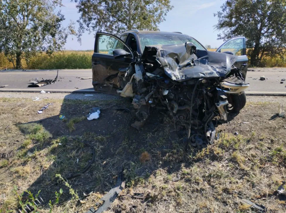 Az egyik autó, amely megrongálódott a 4-es főúton történt balesetben Fotó: Tóth Imre / HAON