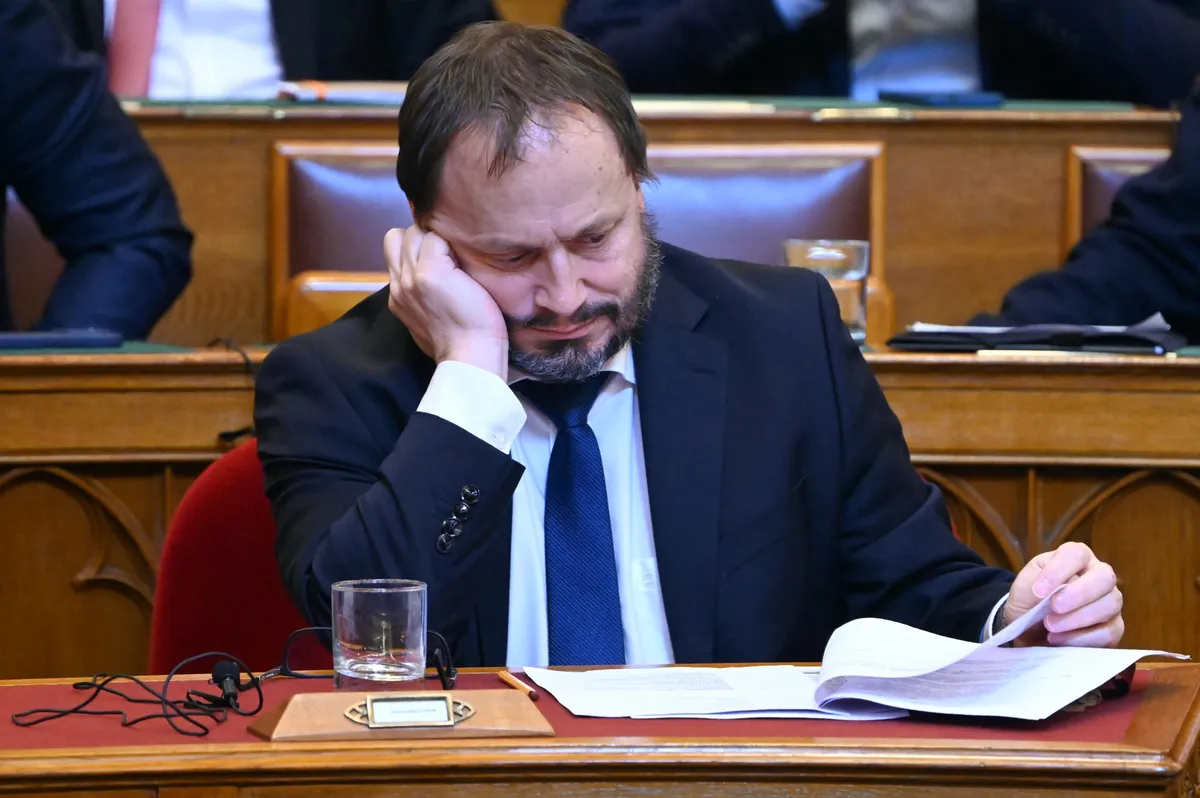Az államháztartás rekord hiányt produkált augusztusban, azonban más aggasztó jelek is vannak ami miatt Kármán András aggódhat