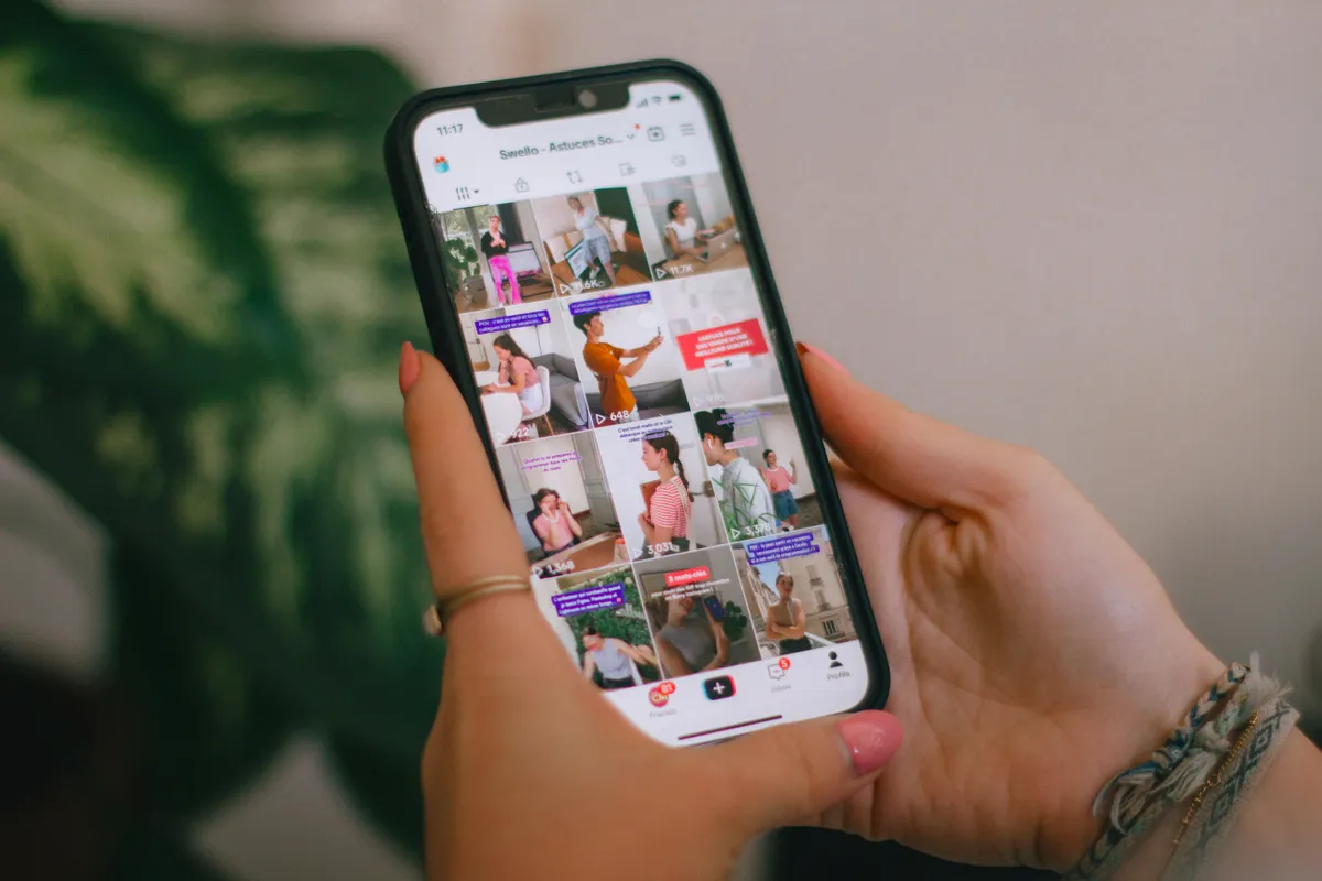 halálos baleset, TikTok, veszélyes kihívás, romániai baleset, Prahova megye, közúti baleset, fiatalok, fényszóró TikTok-kihívás miatt vesztette életét két tinédzser