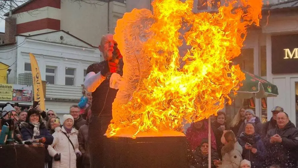 M. Tóth Zsolt tűz és jégshow tartása közben