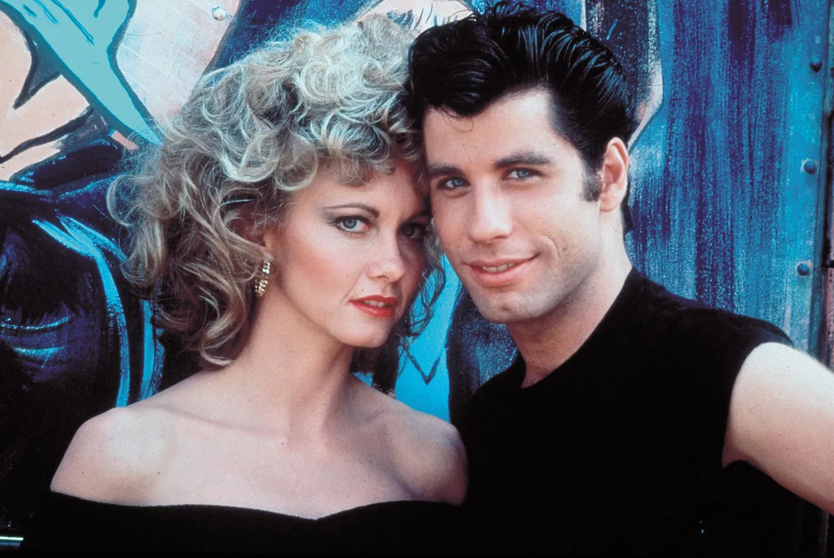 Olivia Newton-John a Grease-ben John Travolta oldalán