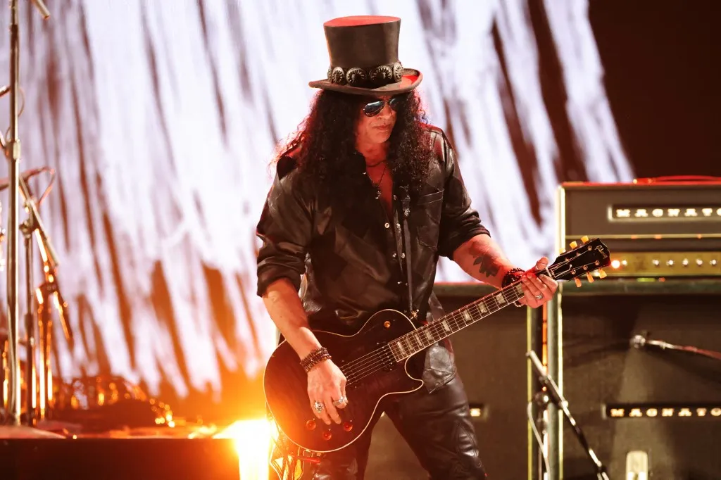 LOS ANGELES, CALIFORNIA - FEBRUARY 01: Slash performs onstage during the 68th GRAMMY Awards at Crypto.com Arena on February 01, 2026 in Los Angeles, California. Kevin Winter/Getty Images for The Recording Academy/AFP (Photo by KEVIN WINTER / GETTY IMAGES NORTH AMERICA / Getty Images via AFP)