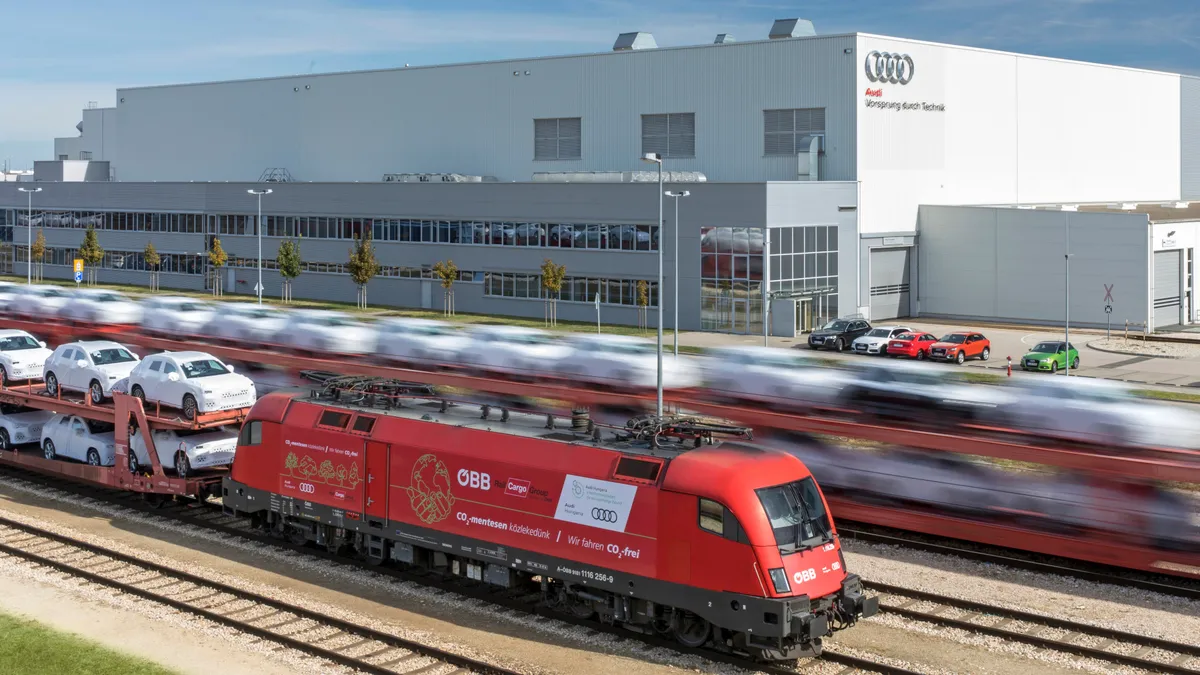 200 munkavállalóval indult az Audi Hungaria, ma 11 500 alkalmazottja van.
