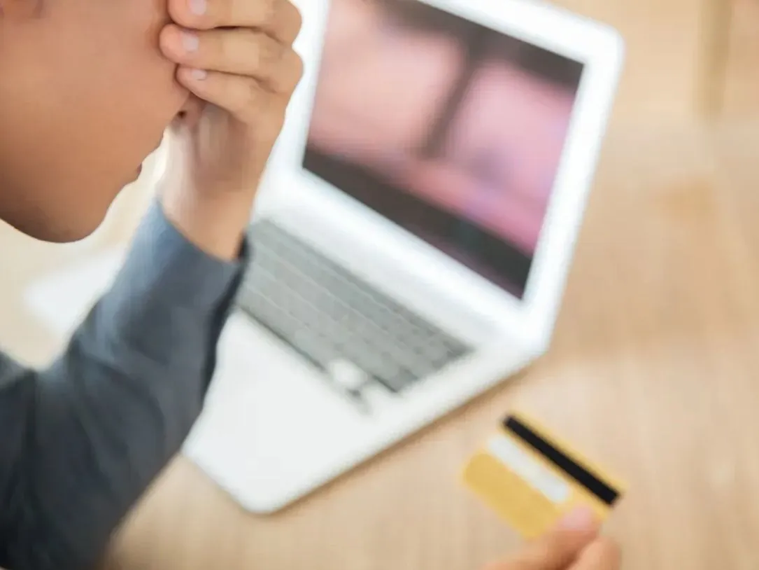 Az NKFH szerint hamis webáruház esetén érdemes ellenőrizni az üzemeltető és a forgalmazó adatait (A kép illusztráció) Fotó: Freepik hanis weboldal, hamis webárúház, online csalás, internetes csalás