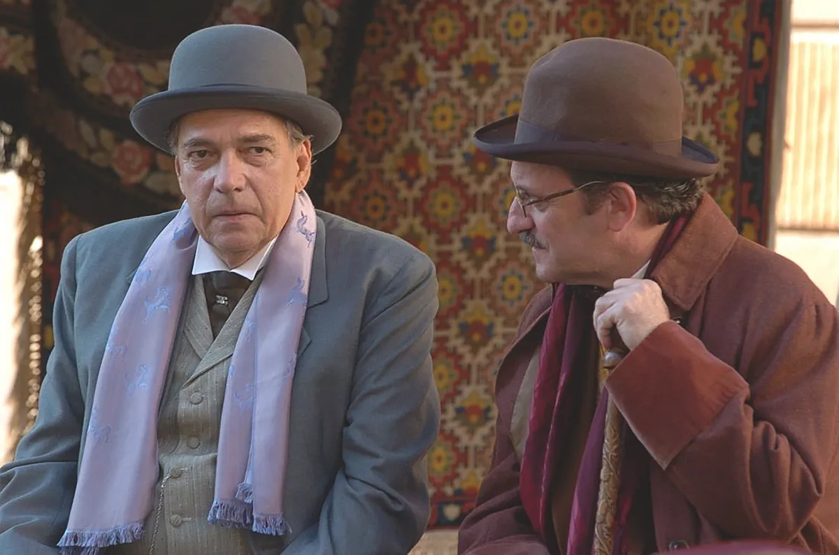 Filmforgatás.Kosztolányi Dezsõ novelláiból készül  film  Gyõr belvárosában.A film fõbb szereplõi Szacsvai László és Benedek Miklós.