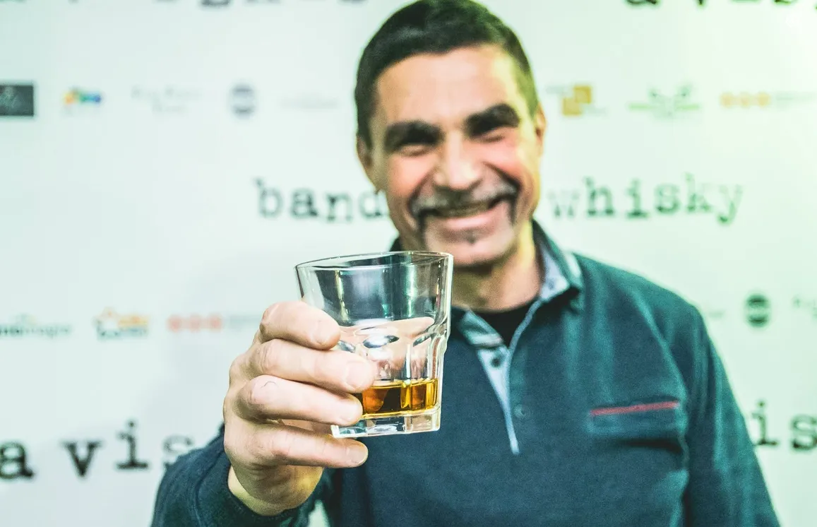 Ambrus Attila minden rablás előtt betért egy ivóba.