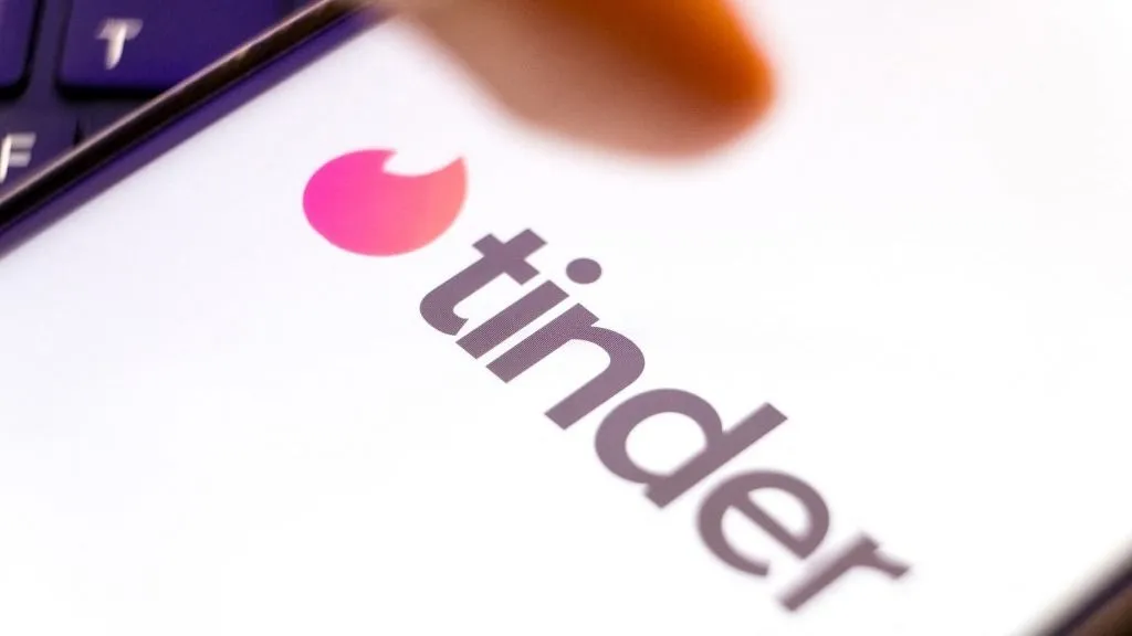 Tinder-randi közben lett rosszul a nő