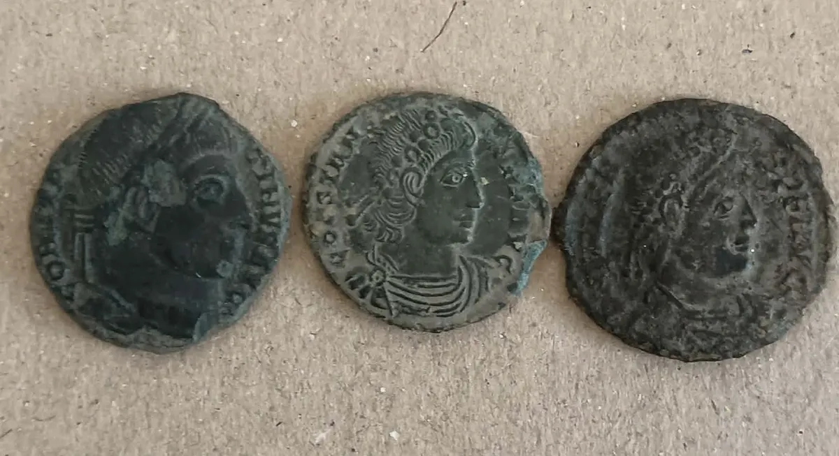 római érmék, római kori lelet, régészeti lelet, Dráva, Rippl-Rónai Múzeum, Vespasianus, Antoninus Pius, Gallienus, Pannonia, díszsarkantyú A római kori pénzek több évszázad numizmatikai emlékeit őrzik