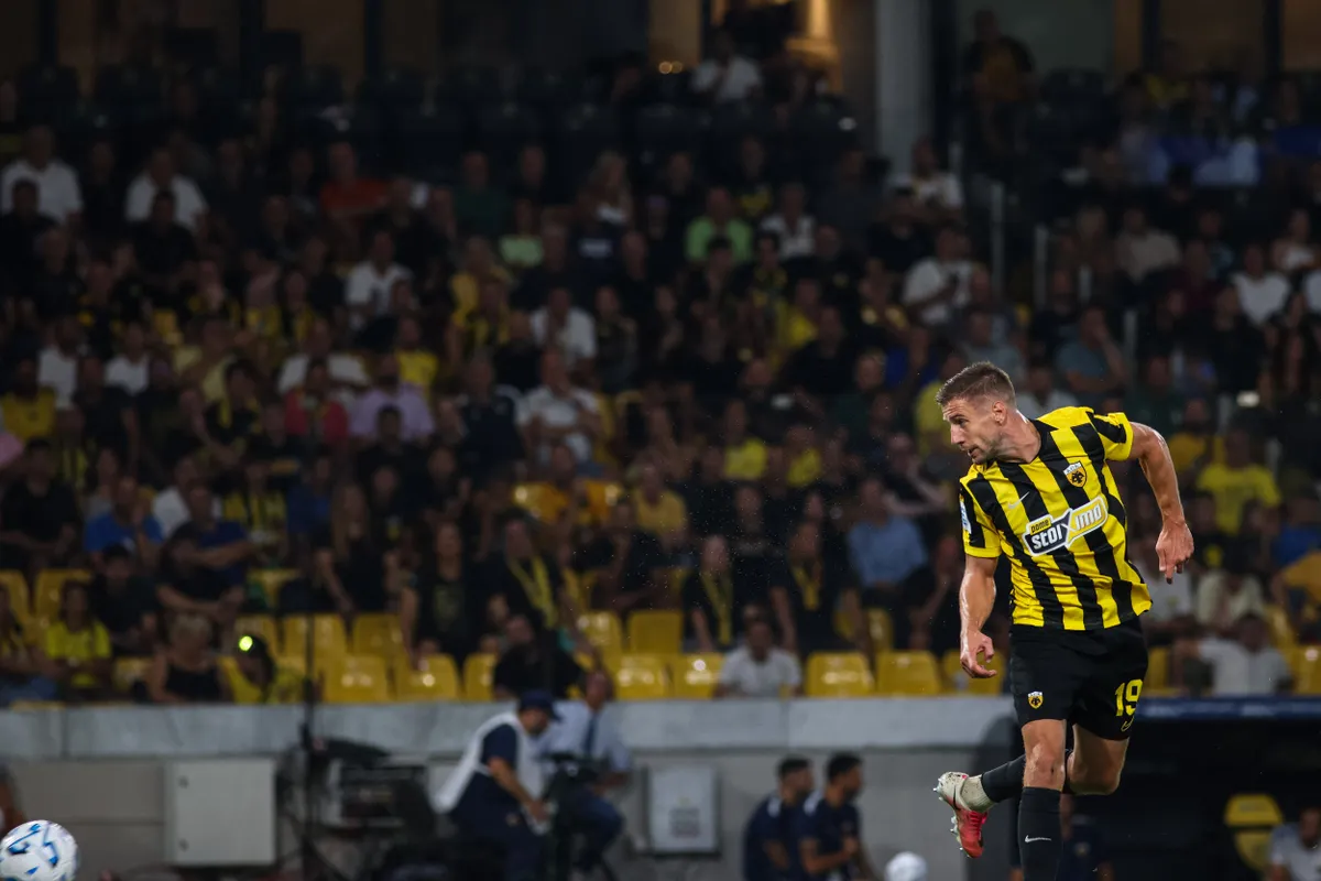 Varga Barnabás az AEK Athén csapatában is kamatoztatja kiváló fejjátékát