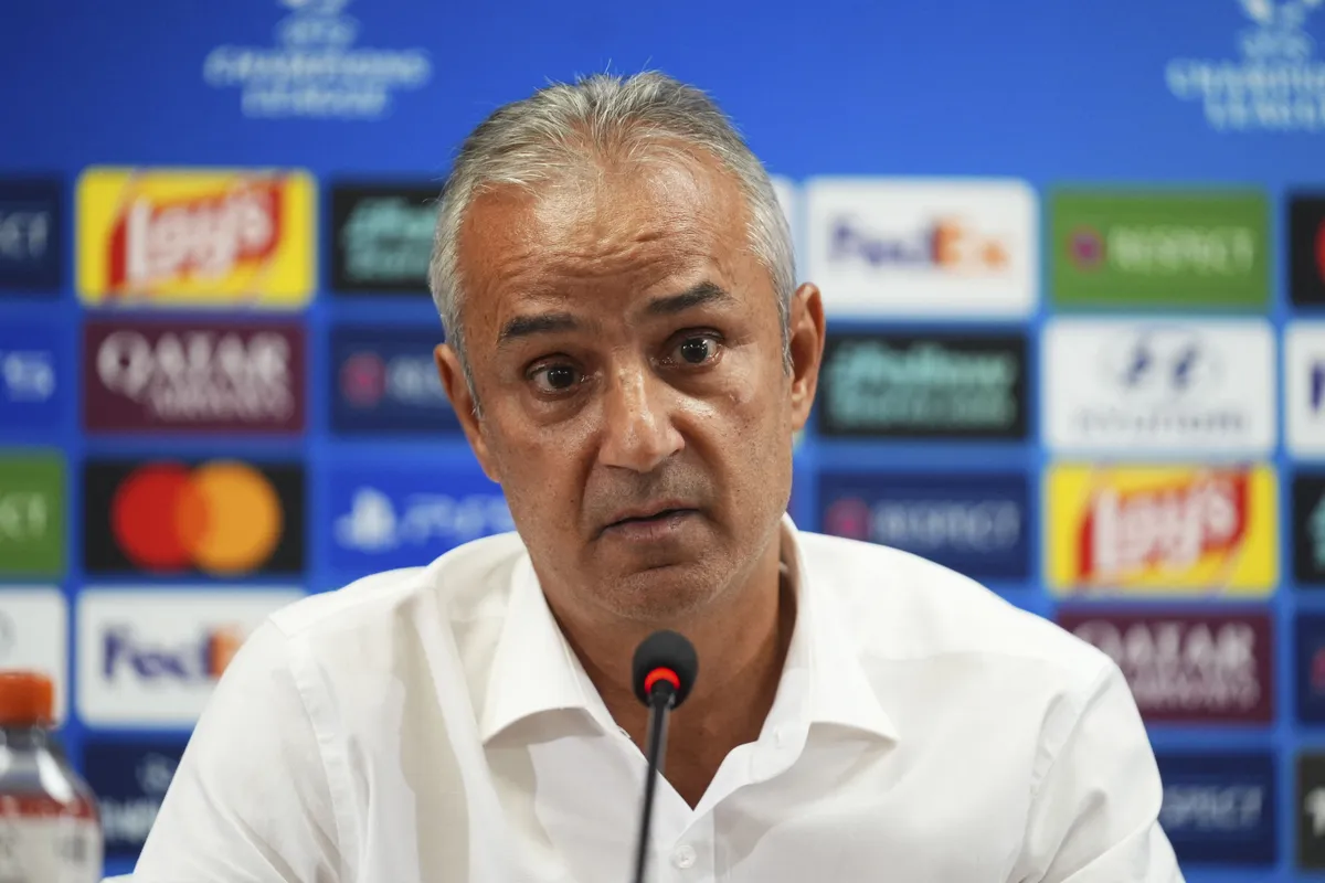 ISTANBUL, TURKIYE - SEPTEMBER 10: Fenerbahce head coach Ismail Kartal speaks during a press conference following the UEFA Champions League 2026/27 league phase Matchday 1 match between Fenerbahce and Roma at Chobani Stadium in Istanbul, Turkiye, on September 10, 2026. Bunyamin Celik / Anadolu (Photo by Bunyamin Celik / Anadolu via AFP)