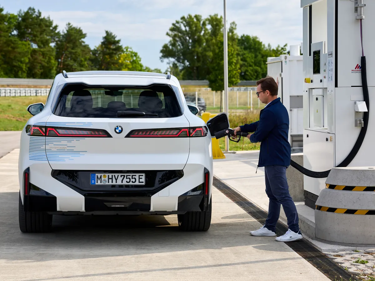 Még mindig igen ritka a hidrogénkút-hálózat, ami a BMW iX5 Hydrogen terjedését gátolja.
