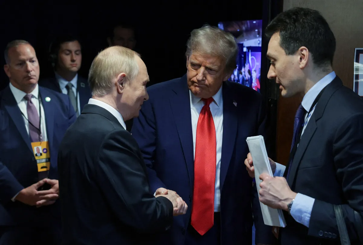 Trump ismét telefonon egyeztetett Putyinnal, személyes találkozóról azonban továbbra sincs szó egyelőre