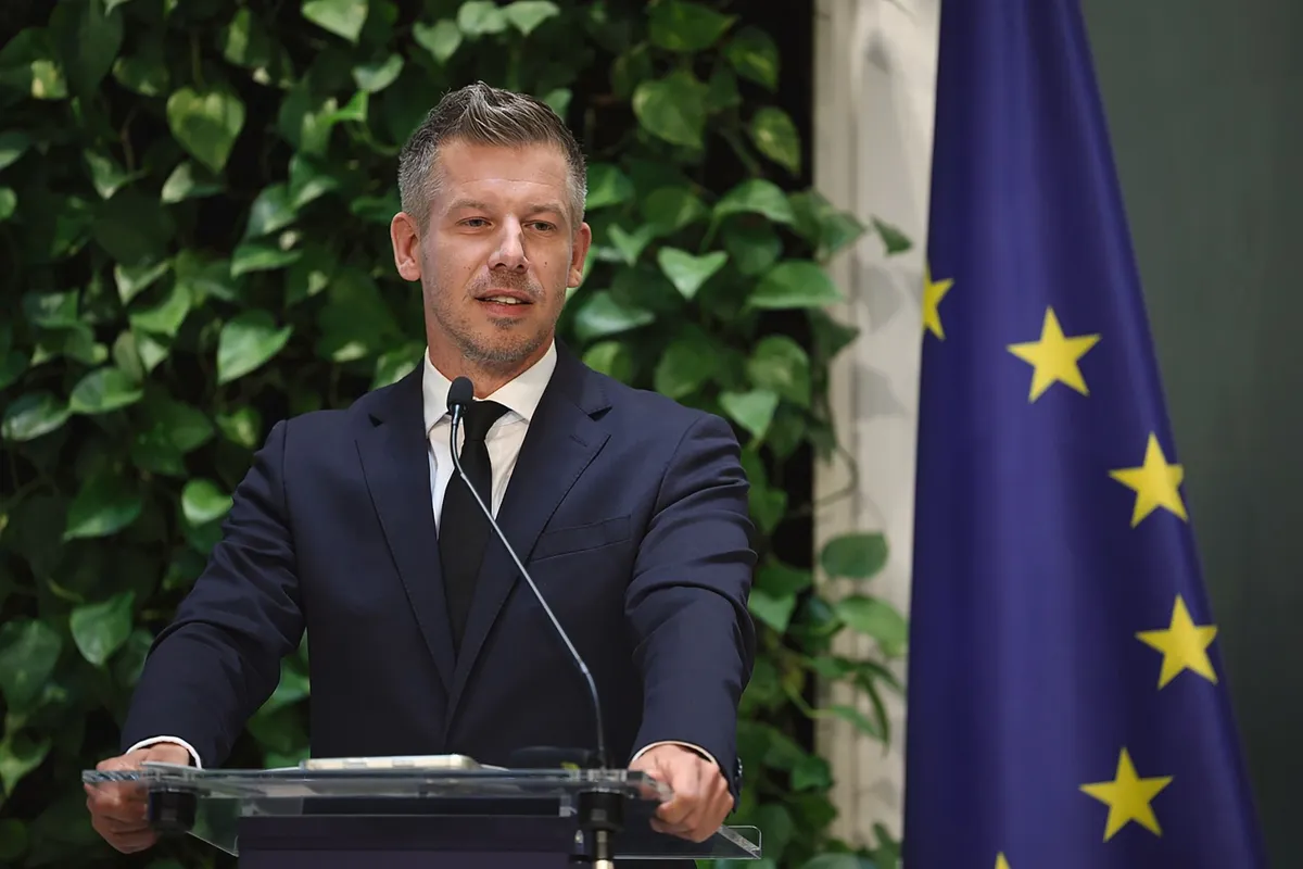 A miniszterelnök ismerteti a kormány döntéseit