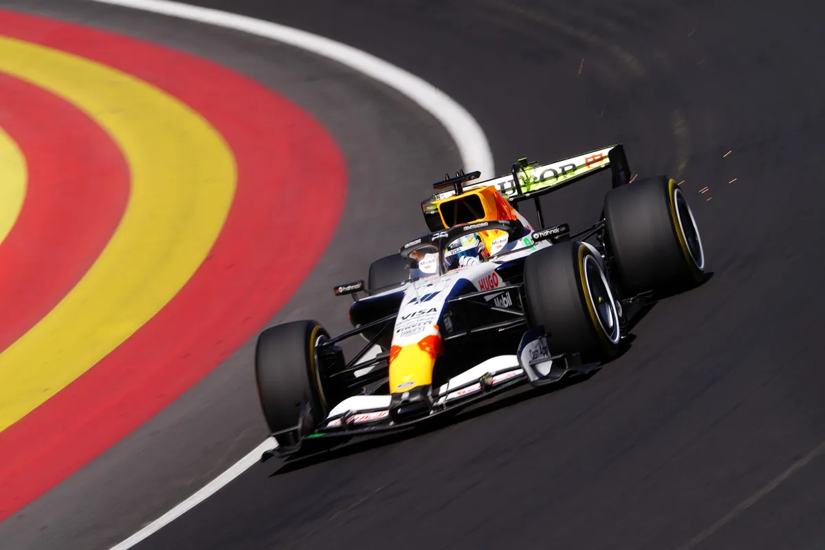 A Racing Bulls brit pilótája, Arvid Lindblad a Forma-1-es Spanyol Nagydíj második szabadedzésén