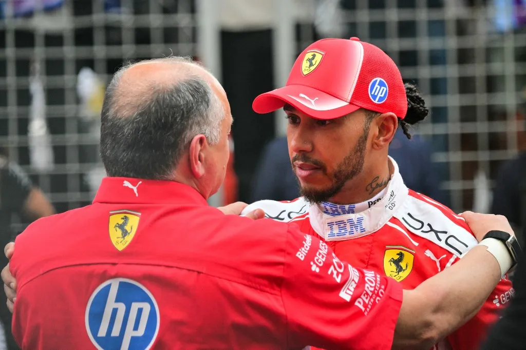 Lewis Hamilton egyre keményebb kéréseket vet fel a Ferrarinál