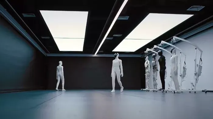 Humanoid robotok gyártásába kezdett Kína, hamarosan a háztartásokban is megjelenhetnek – videó