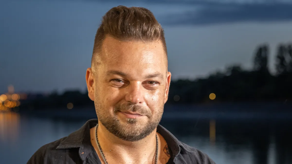 Iskolába menet szólították le egy autóból Gudics Máté kislányát