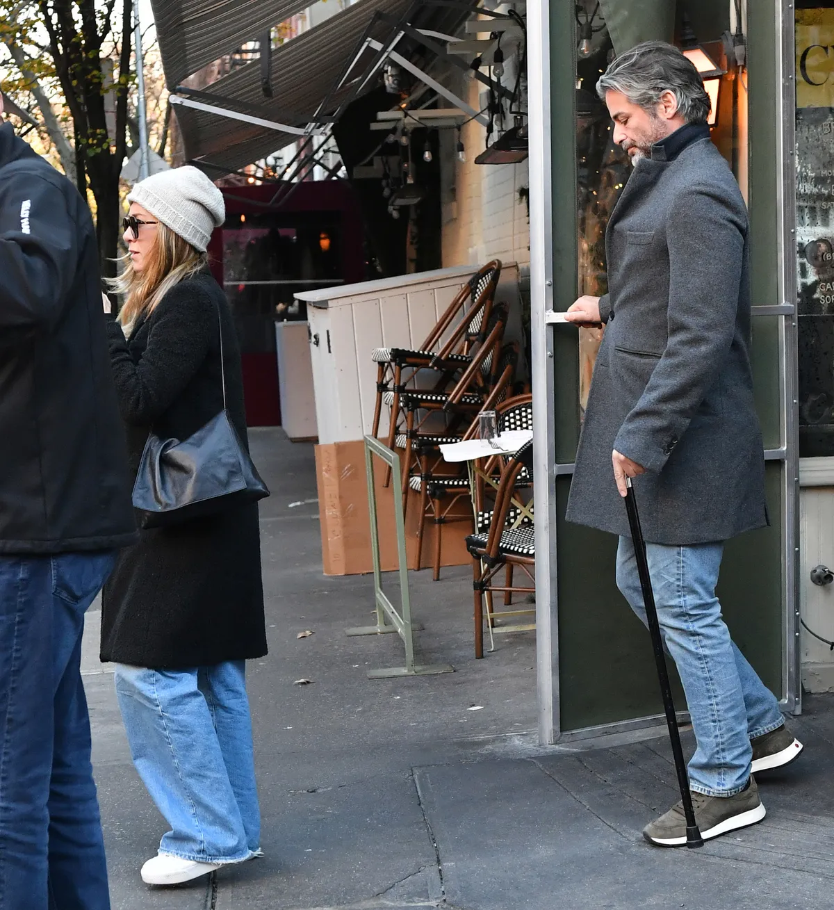 Jennifer Aniston és párja, Jim Curtis.