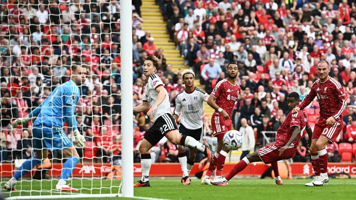 Liverpool's Swedish striker #09 Alexander Isak (2R) shoots wide during the English Premier League football match between Liverpool and Fulham at Anfield in Liverpool, north west England on September 12, 2026. (Photo by Paul ELLIS / AFP) / RESTRICTED TO EDITORIAL USE. No use with unauthorized audio, video, data, fixture lists, club/league logos or 'live' services. Online in-match use limited to 120 images. An additional 40 images may be used in extra time. No video emulation. Social media in-match use limited to 120 images. An additional 40 images may be used in extra time. No use in betting publications, games or single club/league/player publications. /