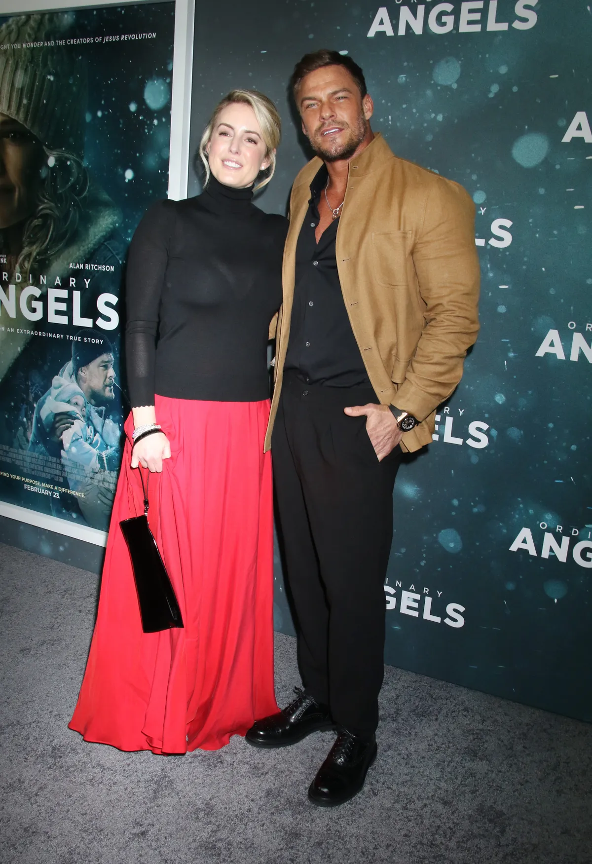 Alan Ritchson és felesége elváltak 20 év után.