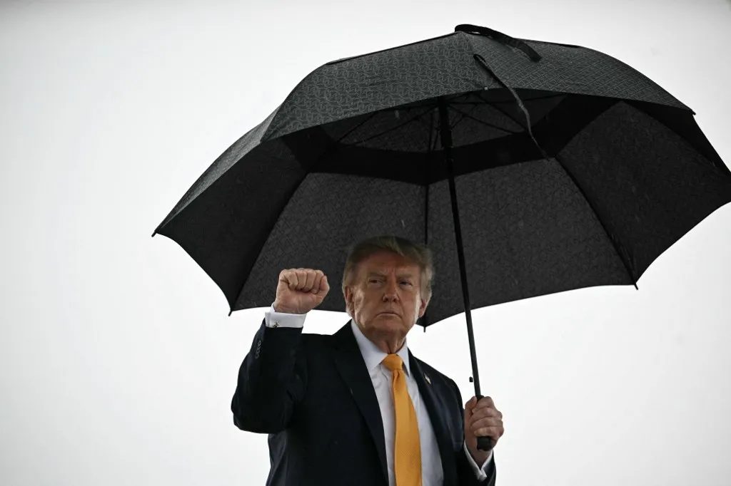 Donald Trump béketervvel küldte Moszkvába és Kijevbe küldötteit Fotó: JIM WATSON / AFP