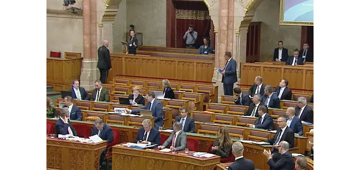 Botrány a parlamentben: Gulyás Virágot kivezették az ülésteremből