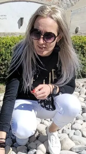 Elhunytak mellett találta meg a helyét Kardos Betti tanatoesztéta