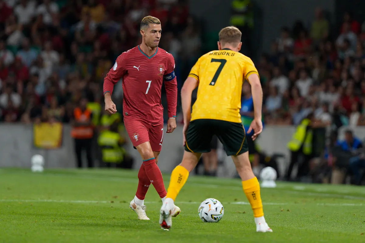 Wales ellen még pályára lépett
