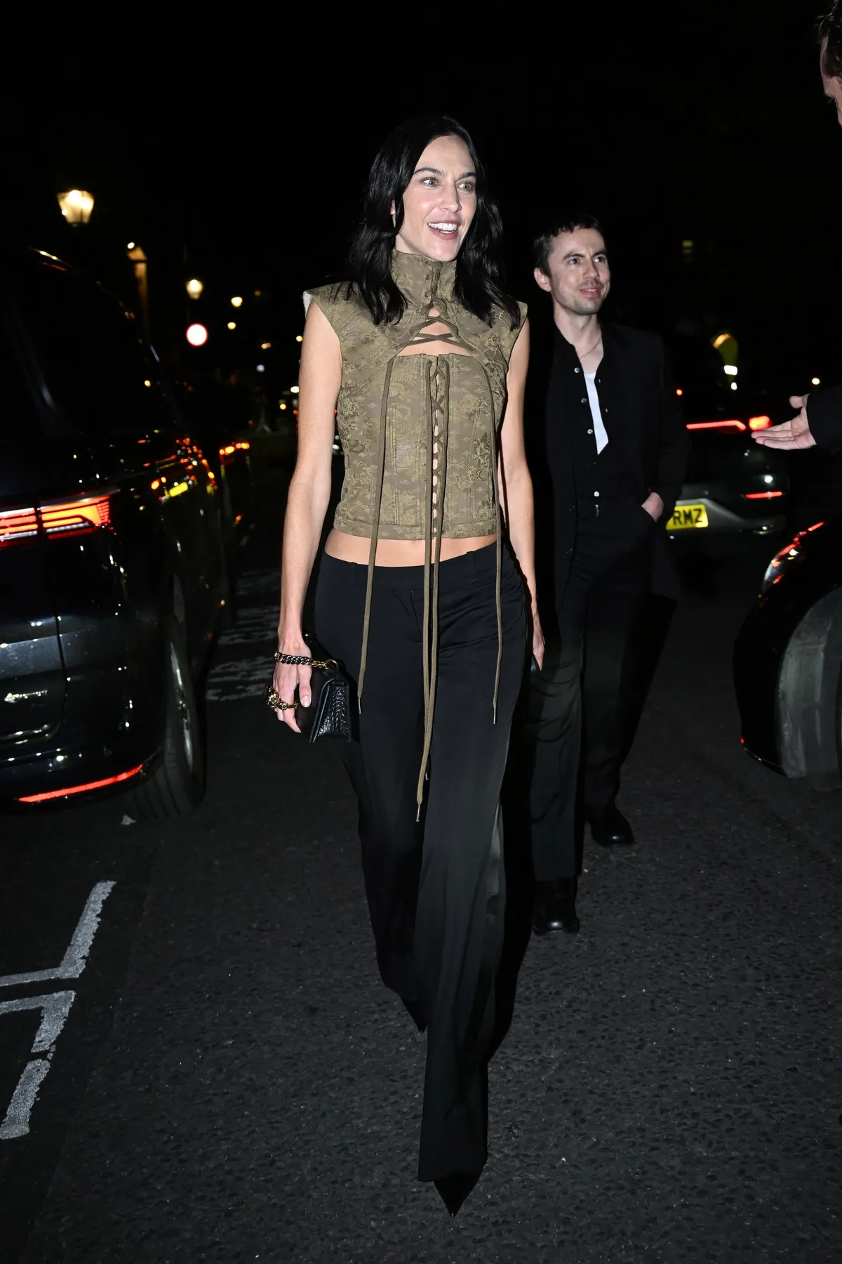 Alexa Chung au défilé de mode Alexander McQueen collection printemps/été 2027 lors de la fashion week de Londres (LFW) le 20 septembre 2026. © Gedeon Taieb / Bestimage Alexa Chung at the Alexander McQueen spring/summer 2027 fashion show during London Fashion Week (LFW) on September 20, 2026.