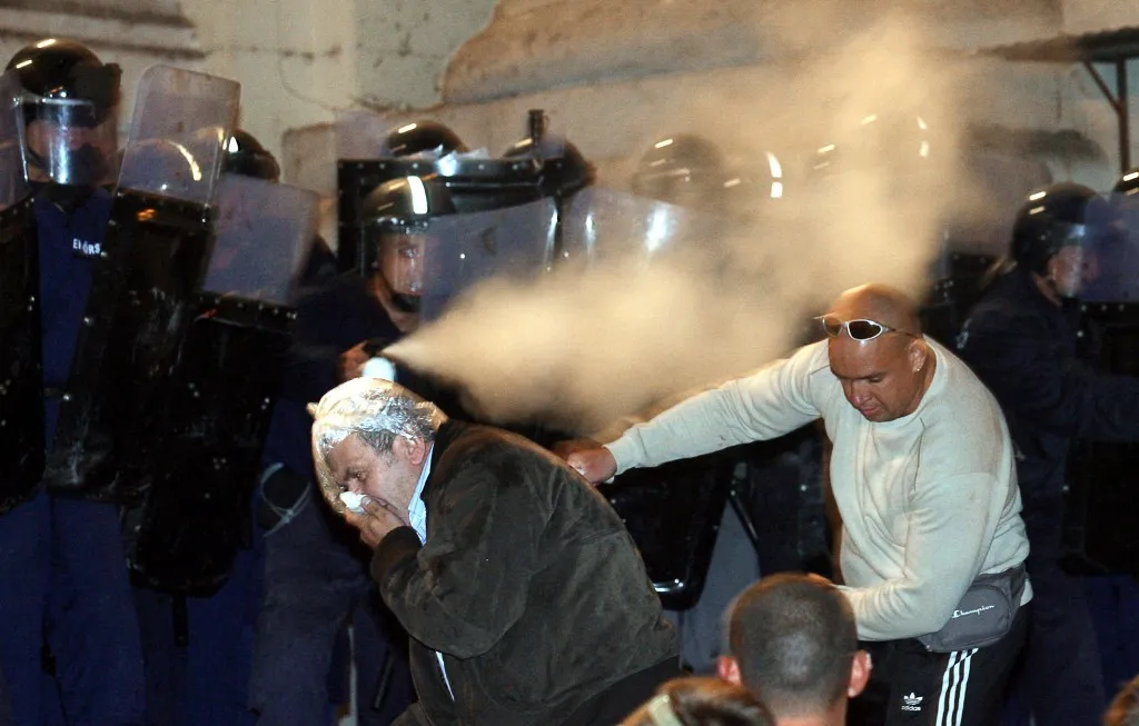 Zavargások kezdődtek Budapesten, az öszödi beszéd nyilvánosságra kerülése után, 2006-ban  Fotó: BELA NAGY / AFP Fotó: BELA NAGY / AFP
