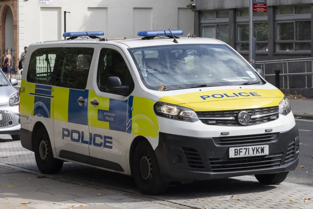 Doncaster, Anglia, közlekedési baleset, halálos baleset, gyalogosok, Mitsubishi L200, rendőrség, veszélyes vezetés A gázolás után a Mitsubishi két másik járművel is összeütközött