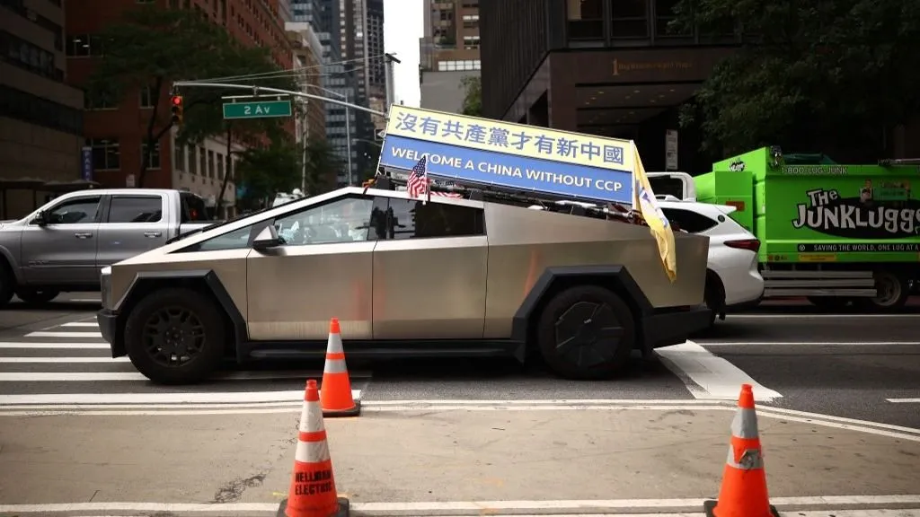 orvos, A Tesla Cybertruck protesting the Chinese government drives down 2nd Avenue in Manhattan near the United Nations Headquarters in New York, on September 22, 2026. (Photo by CHARLY TRIBALLEAU / AFP)