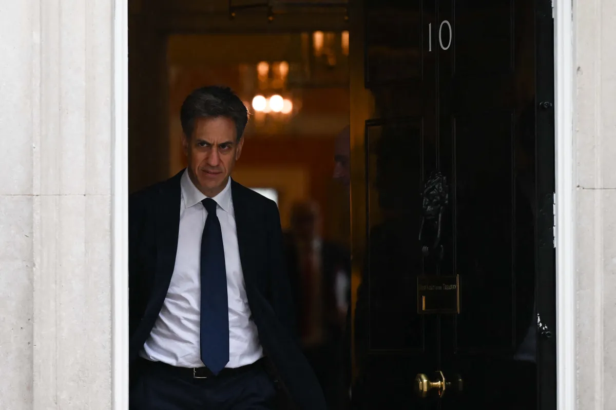 A brit-izraeli kapcsolatok történelmi mélypontra süllyedtek, Ed Miliband a szankciók kapcsán izraeli terroristákról beszélt, akik etnikai tisztogatást végeznek 