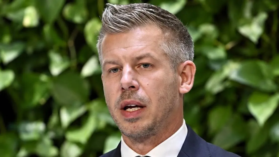 Magyar Péter szerint feleslegessé váltak a megyei önkormányzatok (Fotó: Facebook)